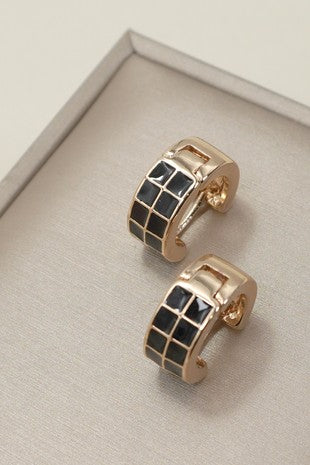 Checkered Huggie